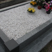 Цена мраморной крошки - 600 грн. за мешок 25 кг.