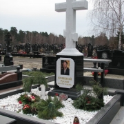 Купить мраморную крошку для кладбища по доступной цене, можно со склада ЧП Прядко в Киеве. Крошка белого цвета, не крашеная.