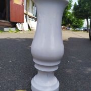 Фото вазы из белого мрамора. Высота 40 см.