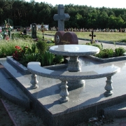 Столы на кладбище, лавки