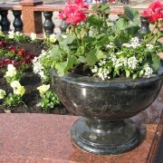 Вазы из гранита, ритуальные шары