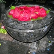 Вазы из гранита, ритуальные шары