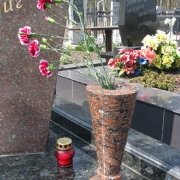Вазы из гранита, ритуальные шары