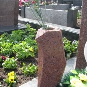Вазы из гранита, ритуальные шары