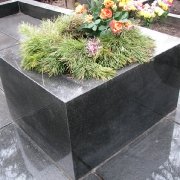 Вазы из гранита, ритуальные шары