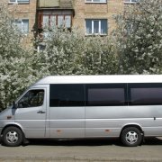 Похороны в Киеве. Транспортировка умершего катафалком Мерседес Спринтер, 8 мест для пассажиров и отдельно место для гроба.