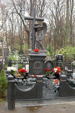 Памятники из гранита и бронзы