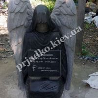 Высота ангела из гранита 130 см. Фото изготовления в Киеве.