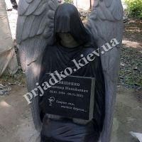 Размеры скульптуры ангела из гранита: 130 х 100 х 80 см.
