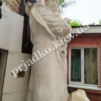 Модель скульптуры в гипсе. Высота статуи - 2,5 м.