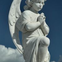 Скульптура ангела для памятника. Изготовление ангелов для памятника в Киеве.