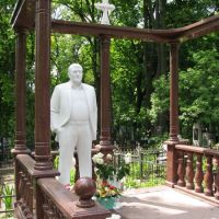 Скульптура мужчины в мраморе. Цена скульптуры мужчине - согласно проекта памятника.