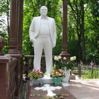 Скульптура для мужчины из мрамора. Цена мужской скульптуры - доступна.