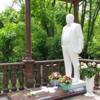 Высота скульптуры мужчине - 180 см. Стоимость скульптуры для мужчины - доступная.