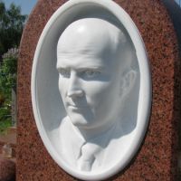 Скульптура мужчины в мраморе. Цена скульптуры для мужчины - согласно проекта.