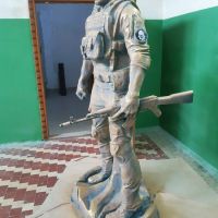 Скульптура для мужчины. Высота мужской скульптуры - 180 см.