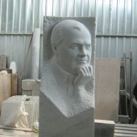 Создание скульптуры мужчине. Изготовление мужского бюста в мраморе.