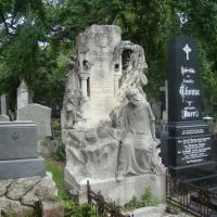 Скульптура для мужчины. Памятник для мужчины со скульптурой.