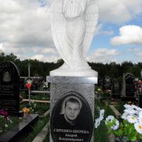 Скульптура юноши на колонне. Гарантия на скульптуру юноши - 10 лет.
