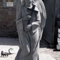 Создание скульптуры для юноши из гранита.