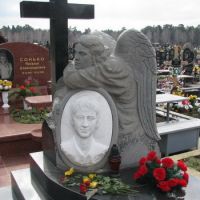 Скульптура юноши из гранита. Размер скульптуры юноши - согласно проекта памятника.