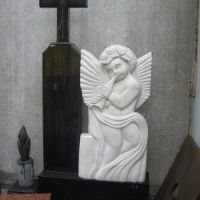 Скульптура мальчика для памятника. Цена скульптуры для мальчика - доступна.