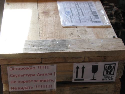 Упаковка скульптури для доставки по Україні