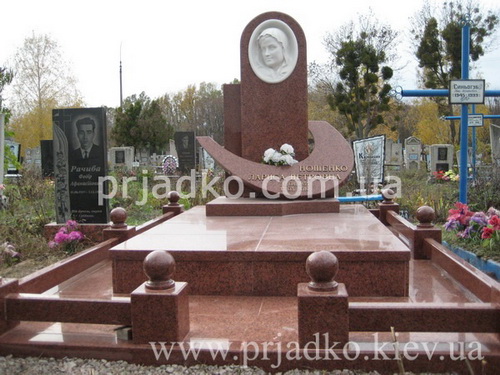 Пам'ятники жінкам на могилу