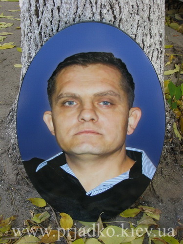 Овали для табличок на цвинтарі