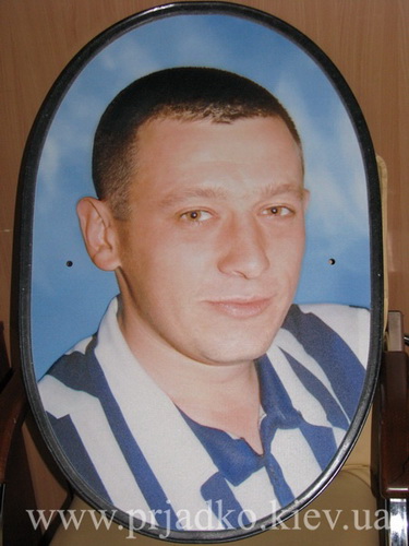 Кольорові овали на пам'ятниках