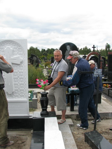 Пам'ятники на цвинтарях у формі хреста сьогодні