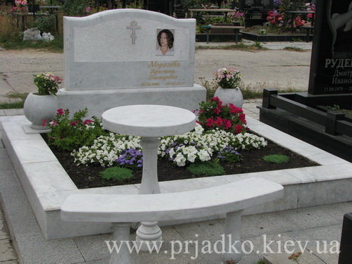 Вартість пам'ятника у Києві сьогодні