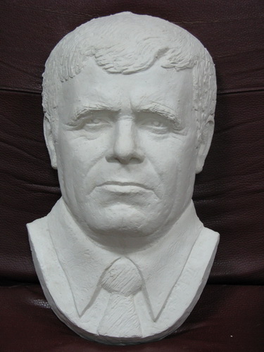 Пам'ятники з барельєфами