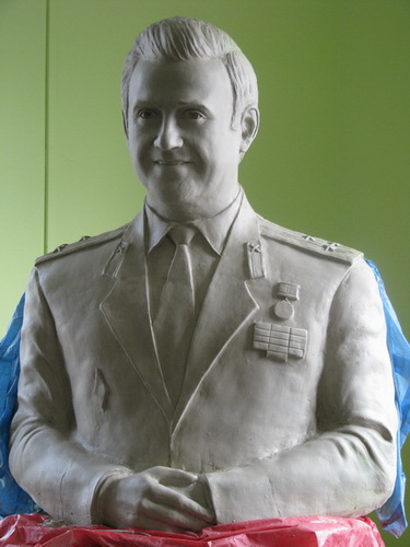 Де замовити погруддя для пам'ятника в Києві сьогодні