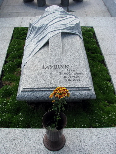 Пам'ятник на одного з хрестом
