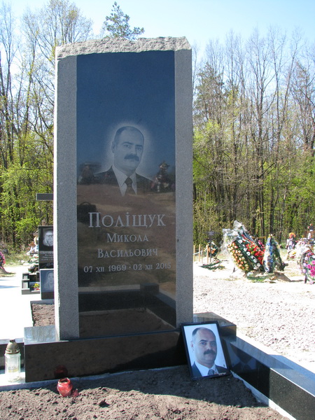 Пам'ятники з фотографіями: виготовлення та встановлення на цвинтарі