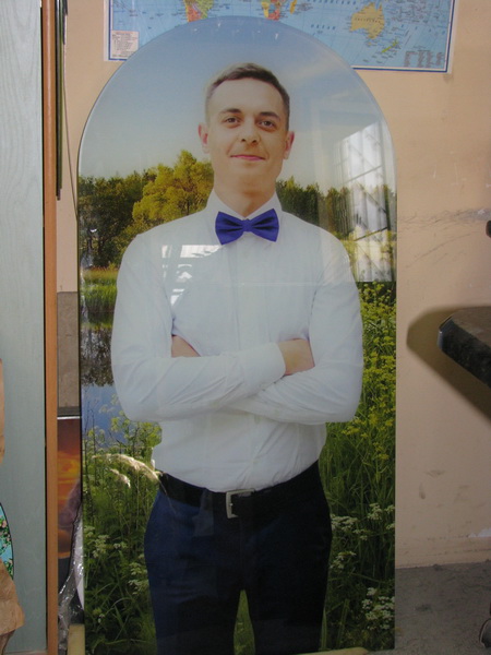 Пам'ятник з кольоровим портретом