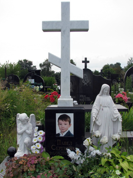 Пам'ятники з Божою Матір'ю