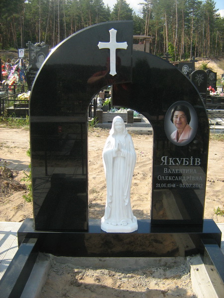 Пам'ятники з Божою Матір'ю