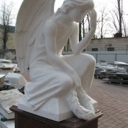 Скульптура янголів.18