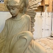 Скульптура янгола на виробництві у Києві.
