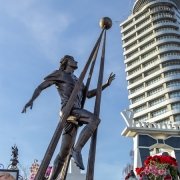 Скульптура з бронзи.12