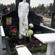 Встановлення пам'ятника.16