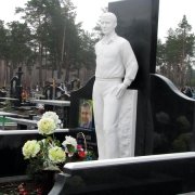 Встановлення пам'ятника.18