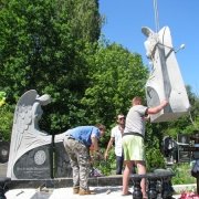 Встановлення пам'ятника.13