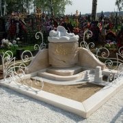 Дитячі пам'ятники.179