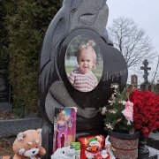 Розміри дитячого пам'ятника: 120х80х10 см.