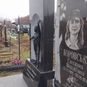 Вартість індивідуального пам'ятника дівчині – згідно проекту.