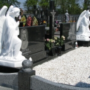 Пам'ятники з янголами.37
