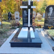 Пам'ятники на одного.4